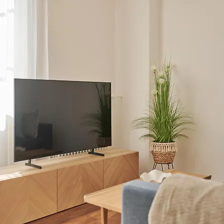 4, Modern Bern, Big Privat Terrace Берн